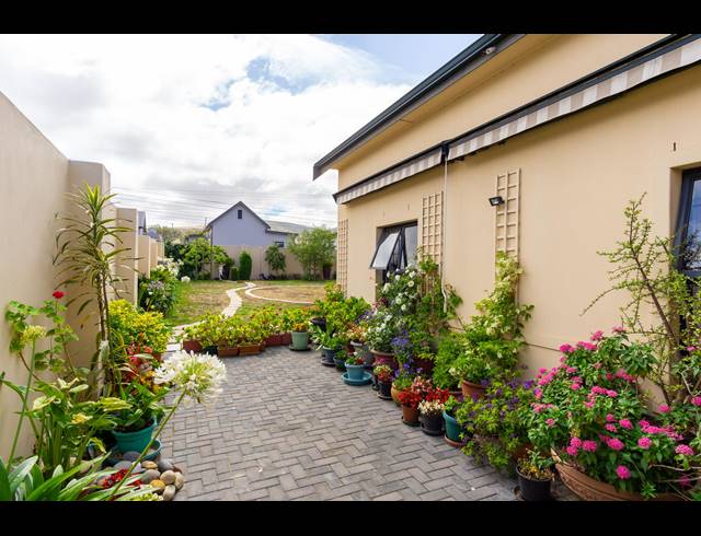 3 BEDROOM HOUSE FOR SALE IN BURGUNDY ESTATE